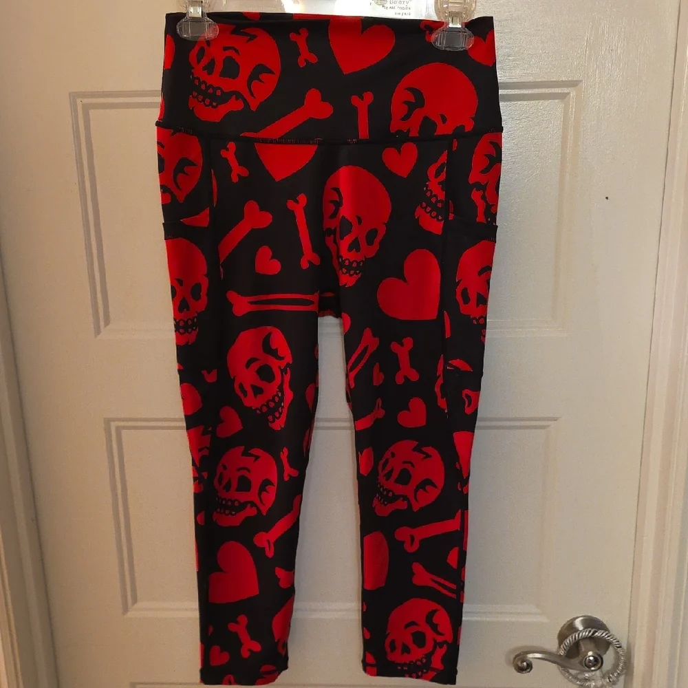 CVG ~ Bleeding L♡VE Medium Capri - Picture 1 of 3